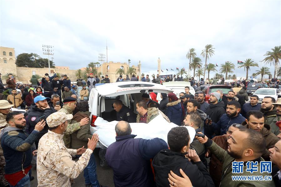 （国际）（5）利比亚首都民众哀悼军事学院空袭事件遇难学生